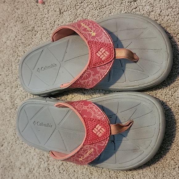 Columbia girls flip flops sz 3